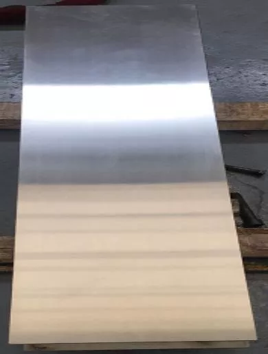 典型产品-结晶器铜板
连铸结晶器窄板坯、倒角板坯等
• 材料YD-St43，HRC≥43，过钢量是电镀工艺的2-3倍
• 新品或旧件维修
• 替代电镀工艺
• 解决铜板加工高反、变形控制、熔覆飞溅、涂层气孔夹杂等系列技术难题